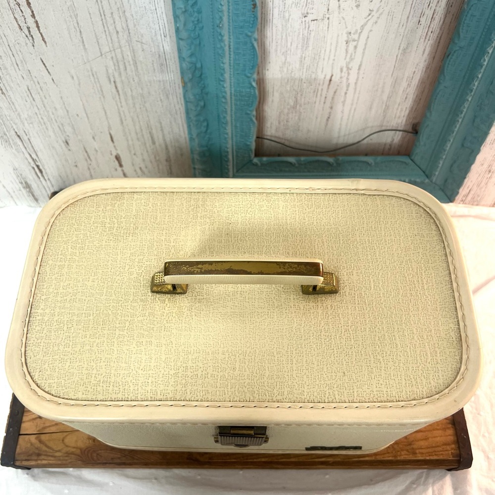 Vintage traincase star line luggage suitcase off white cream makeup case - Picture 8 of 8